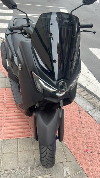 Yamaha N MAX 125 cc  Scooter Negra