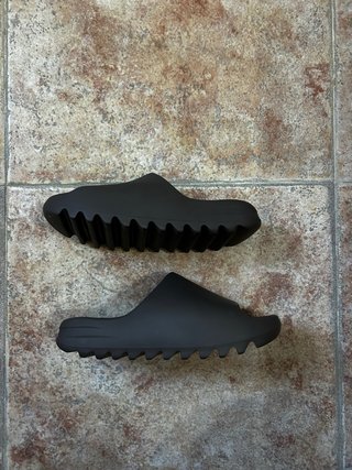 Yeezy Slide marrón oscuro