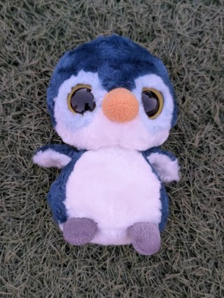Peluche de Pingüino con Ojos Grandes