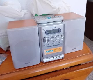 Radio con altavoces
