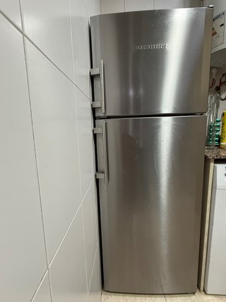 Nevera Liebherr Plateada