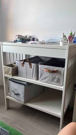 Cambiador IKEA Blanco con colchoneta gris