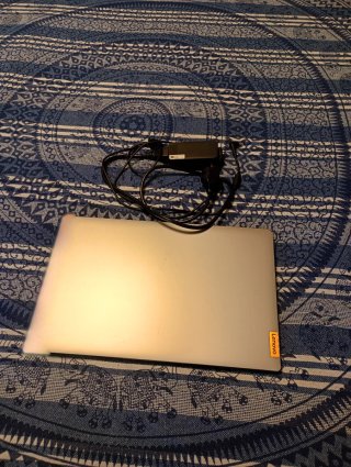 Ordenador portátil Lenovo gris