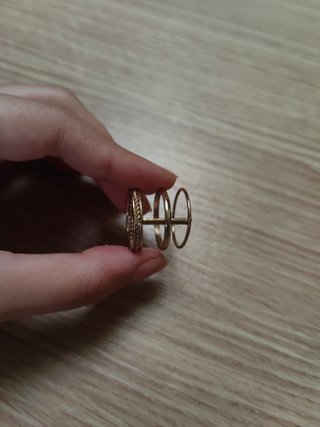 Anillo de 3 bandas en tono dorado