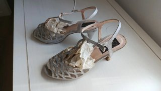 Zapatos Plateados de Tacón