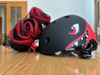 Casco Infantil de Seguridad con Protecciones