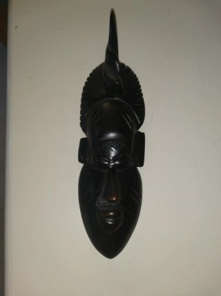 Máscara de arte tribal africano tallada a mano