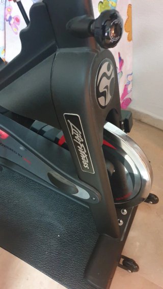 Bicicleta de Spinning Life Fitness IC2