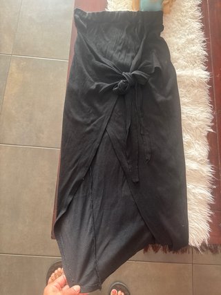 Falda Negra con Nudo