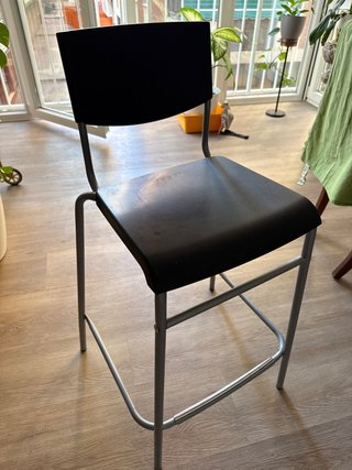 Silla alta IKEA con respaldo, Alta y muy comoda.