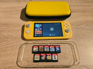Nintendo Switch Lite Amarilla con Funda y Juegos