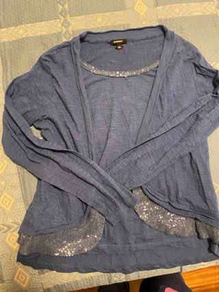 Camiseta manga larga DKNY azul con lentejuelas