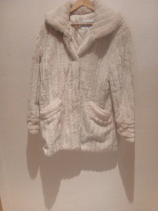 Chaquetón de pelo beige