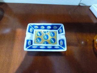 Cenicero Rectangular con Motivos Decorativos