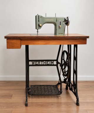 Máquina de coser antigua Wertheim