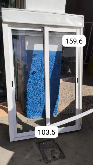 Ventana Corredera Blanca con Persiana