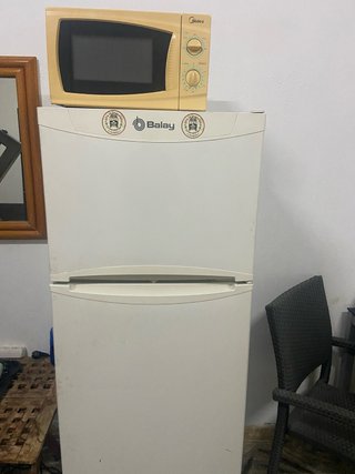 Frigorífico Balay y Microondas Midea