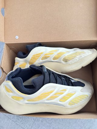 Adidas Yeezy 700
