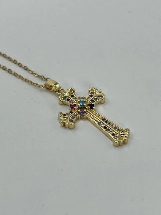 Collar con Cruz Dorada y Cristales