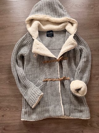 Chaqueta de punto Zara con capucha