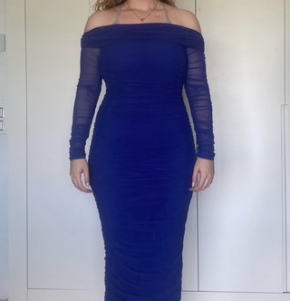 Vestido azul ajustado