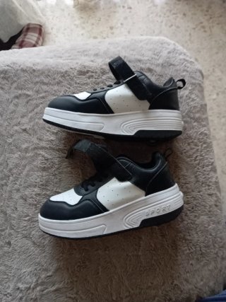 Zapatillas con Ruedas (Patines)