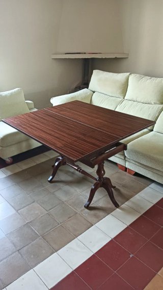 Mesa de salón extensible de madera