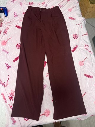 Pantalón de corte recto color morado
