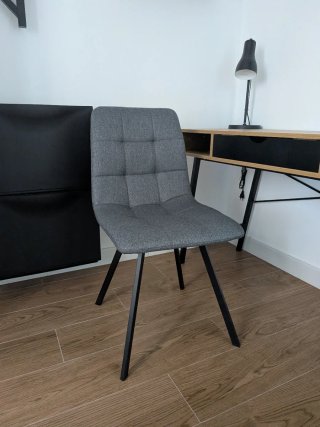 Silla Gris Tapizada Minimalista