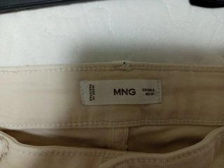 Pantalón vaquero Mango beige talla S