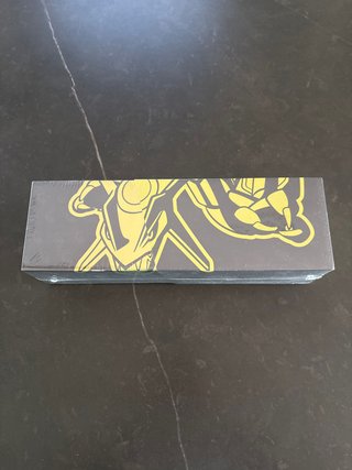 Caja Premium Rayquaza 25 Aniversario