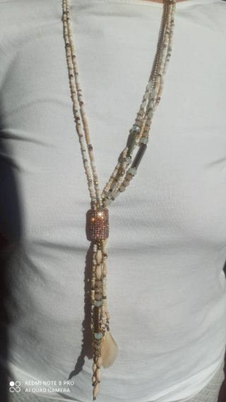 Collar largo con cuentas y abalorios