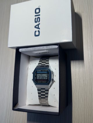 Reloj Casio A168 Plateado
