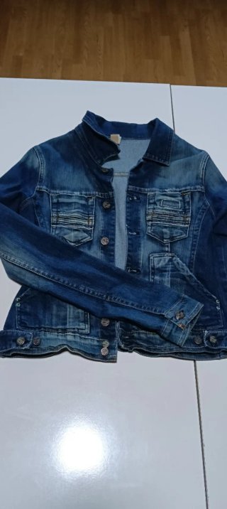 Cazadora vaquera Zara azul talla S de Trafaluc