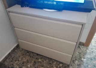 Cómoda de dormitorio blanca