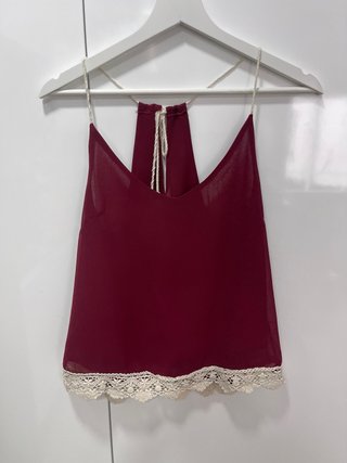 Top Burdeos con Espalda Descubierta y Encaje