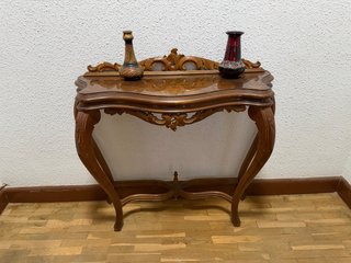 Mesa de Madera Tallada