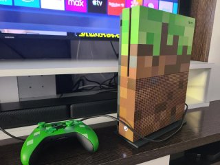 Xbox One S 1TB Minecraft Edition + Regalo