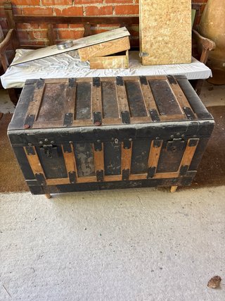 Baúl antiguo de madera