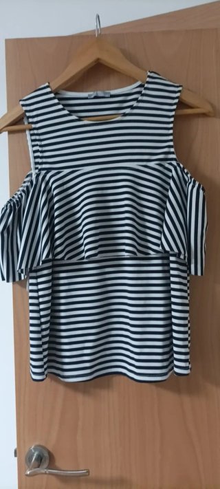 Blusa de rayas negras y blancas