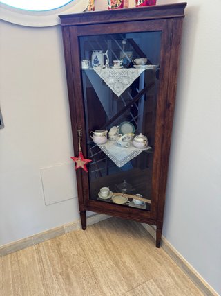 Vitrina Rinconera de Madera