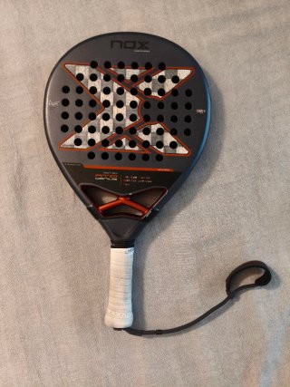 Pala de Pádel Nox AT10 18K 2025
