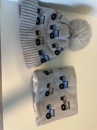 Conjunto de Gorro y Cuello con Tractores