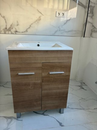 Mueble de lavabo con encimera 60cm en buen estado