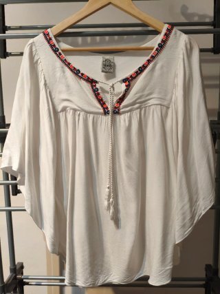Camiseta Blanca Manga Murciélago