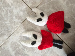 Muñeco Hollow Knight a Ganchillo