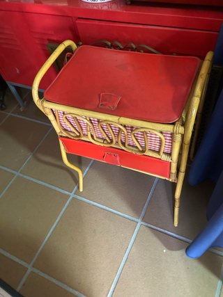 Costurero antiguo de bambú