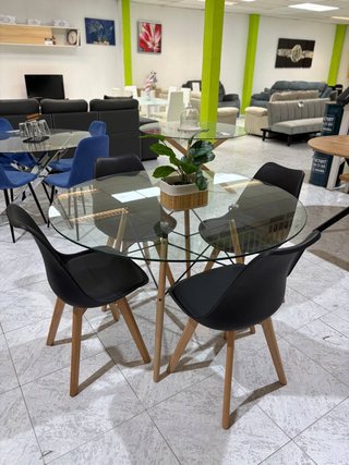 Mesa de cristal redonda + 4 sillas negras nórdicas