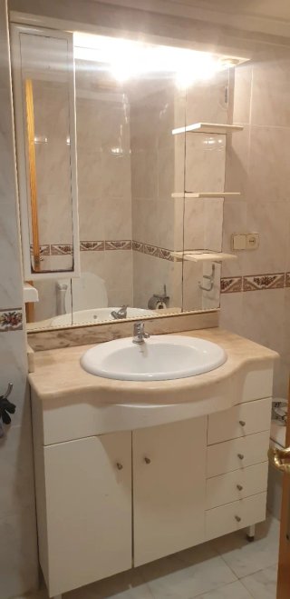 Mueble de baño con espejo