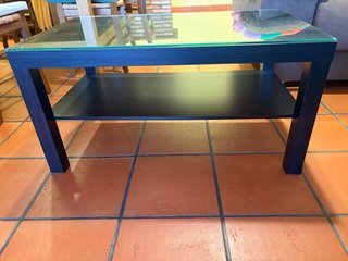 Mesa de centro negra con sobre de cristal